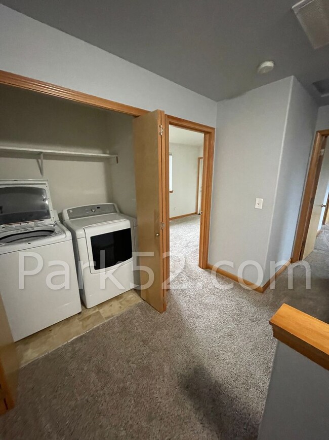 Building Photo - $250 OFF - 3 Bedroom Townhome in Tacoma