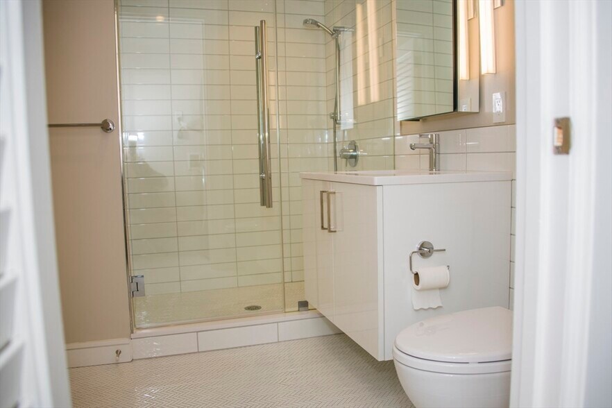 Building Photo - 110 Broad St