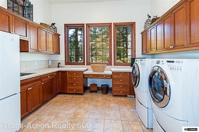 Building Photo - 3 br, 3 bath House - 1555 BLUE SPRUCE RD.