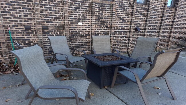 Building Photo - Elevate Your Lifestyle, Stunning 3-Bedroom Loft in Evanston