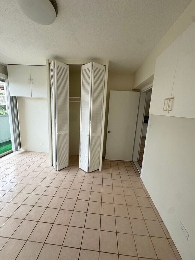 Building Photo - PET FRIENDLY 3 Bed, 1 Bath, 1 parking ELEC...