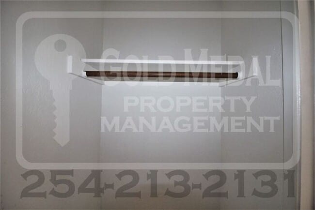 Building Photo - A charming 2-bedroom, 1.5-bathroom townhome now available for rent!