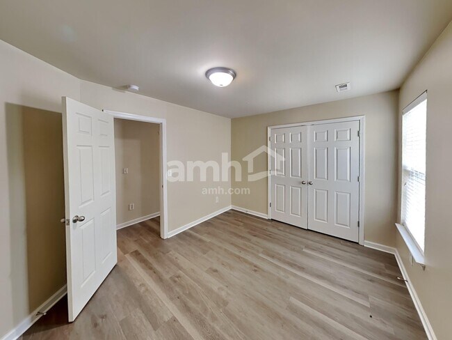 Building Photo - 935 Legacy Park Rd