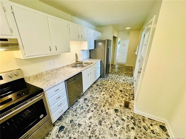 Building Photo - 1009 Louisburg Pl