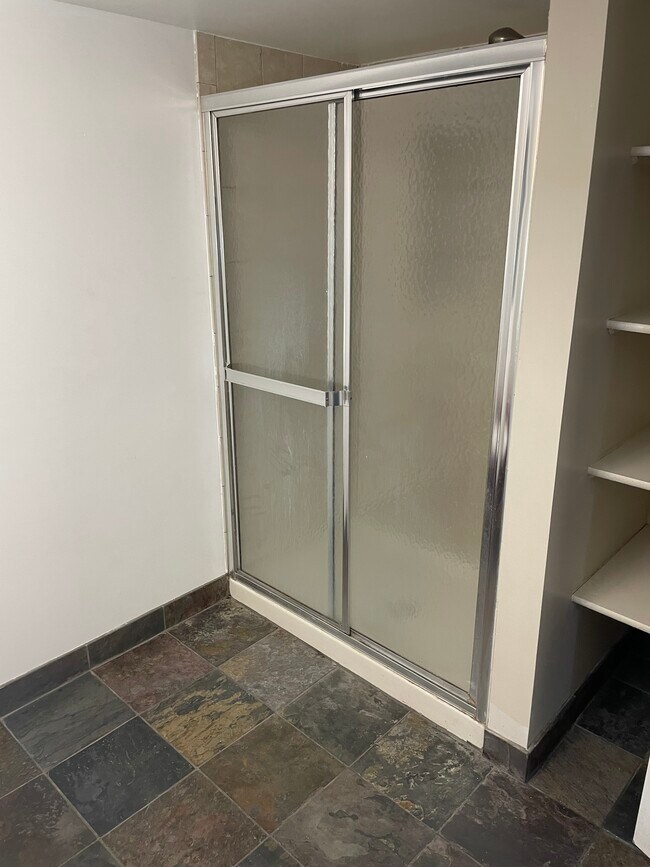 Building Photo - 2703 W Medill Ave