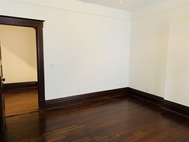Building Photo - 19 E 40th St