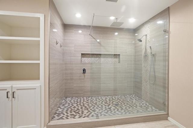 Building Photo - 2123 Wilson Dr