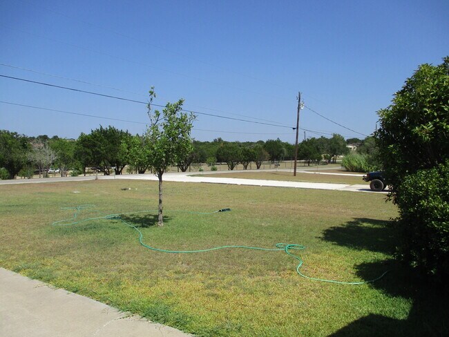 Building Photo - 165 Armadillo Ln