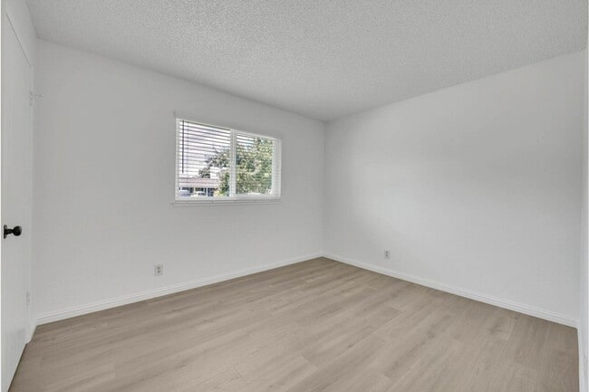 Building Photo - 15 Sunborg Ct