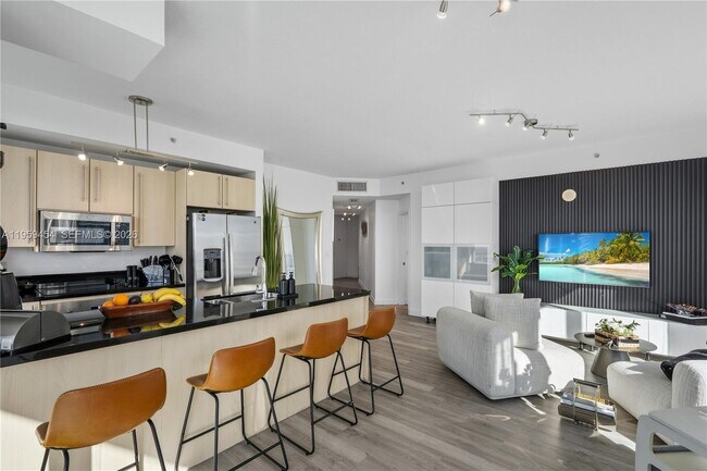 Building Photo - 1111 SW 1st Ave