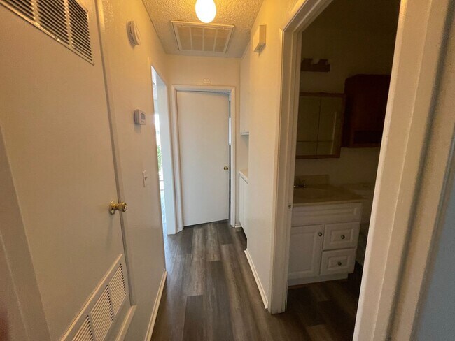 Building Photo - 3711