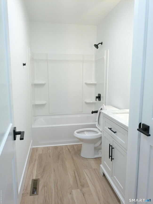 Building Photo - 365 Broad St