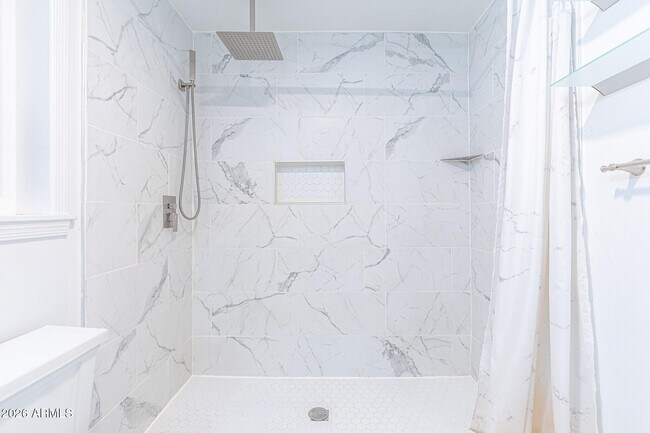 Building Photo - 5625 E Tierra Buena Ln
