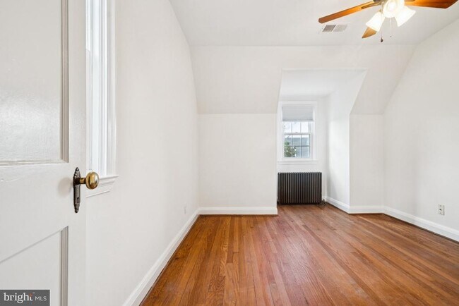 Building Photo - 7809 Oakdale Ave