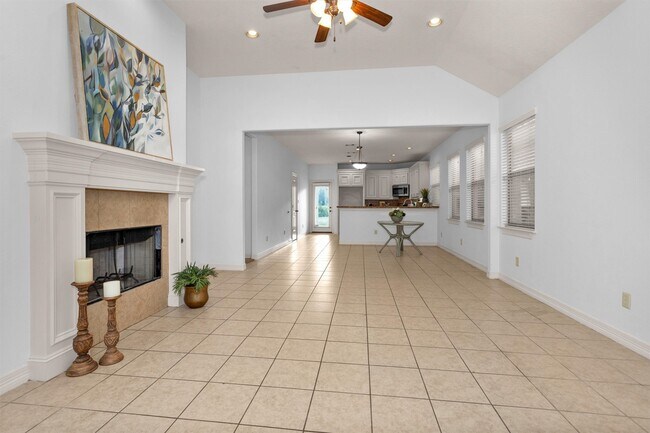 Building Photo - 111 Cove Pl