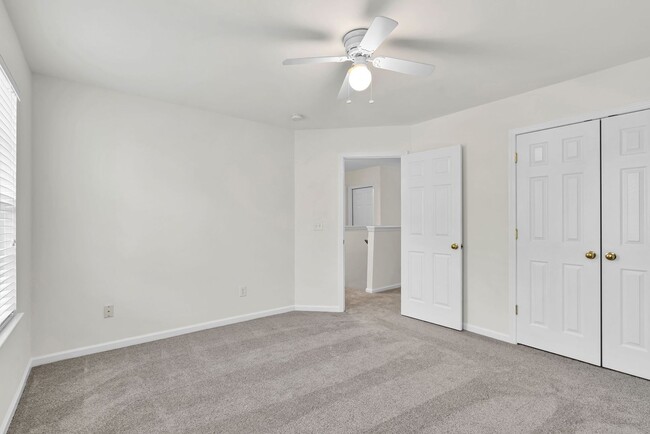 Building Photo - Beautiful 3 Bedroom 2.5 Bathroom Townhome ...