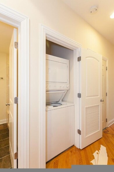 Building Photo - 3829 N Southport Ave