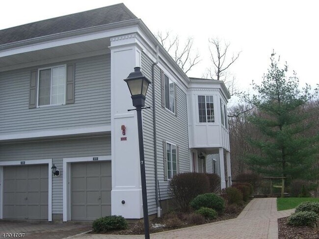Building Photo - 177 Riveredge Dr