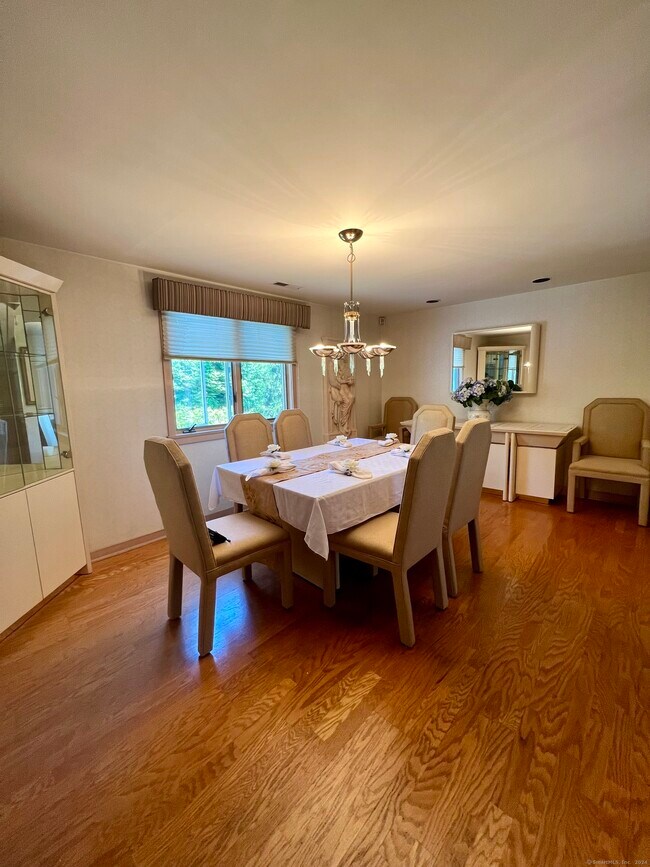 Building Photo - 131 Popes Island Rd