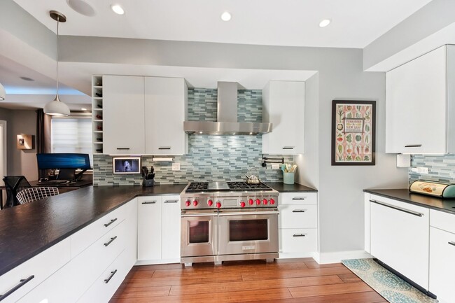 Building Photo - 1717 N Hudson Ave