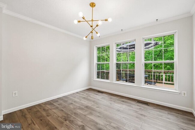 Building Photo - 8727 Thornbrook Dr