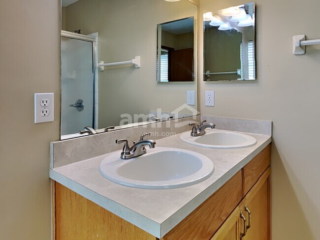 Building Photo - 1893 Sandy Lake Dr