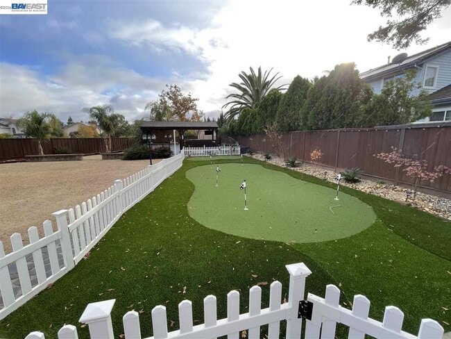 Building Photo - 1393 Arrowhead Ave