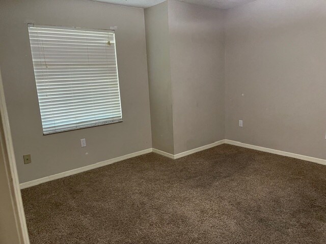 Building Photo - 825 Mary Frank Ct