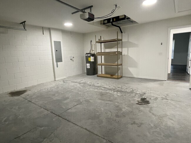 Building Photo - 15 Larch Cse