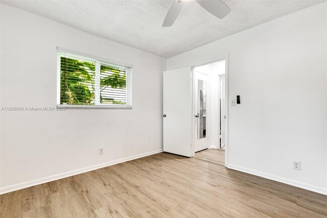 Building Photo - 1848 SW 24th Ave