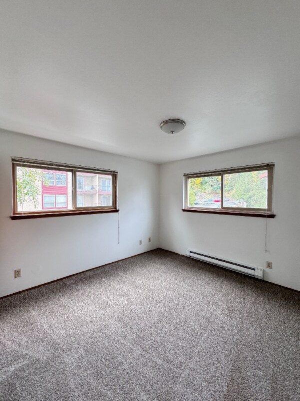 Building Photo - 3043 NE 140th St