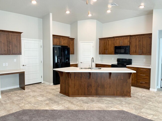 Building Photo - Beautiful 3-BR Home in Washington Fields