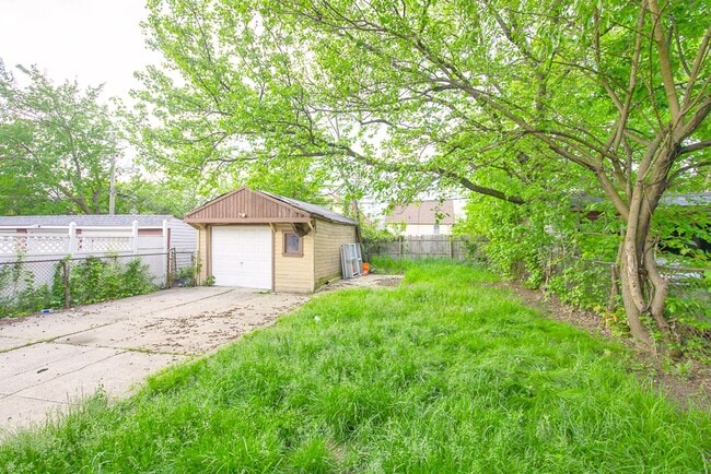 Building Photo - 5 BED 2 BATH BEAUTIFUL SINGLE FAMILY HOME ...