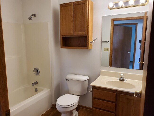 Building Photo - Pewaukee - Charming 2 Bedroom 2 Bath Apart...