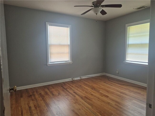 Building Photo - 547 Westmeath Dr SW