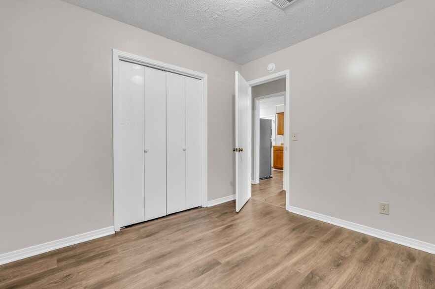 Building Photo - 369 Concourse Rd