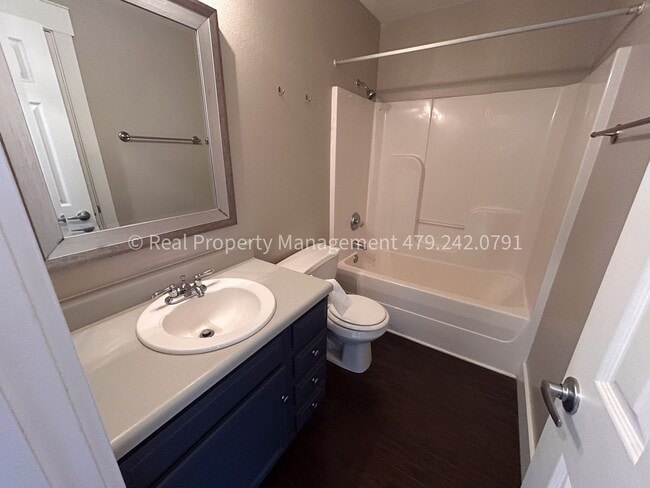 Building Photo - 1662 E Gate Cir