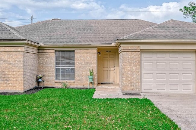 Building Photo - 1801 Laurel Oaks Dr