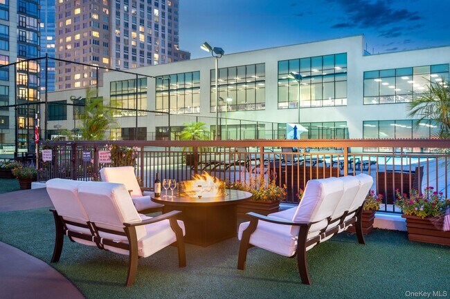 Building Photo - 10 City Pl