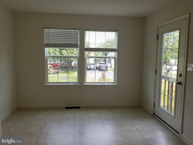 Building Photo - 171 Natural Way
