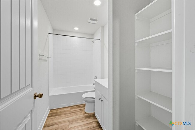 Building Photo - 1308 Parkwood