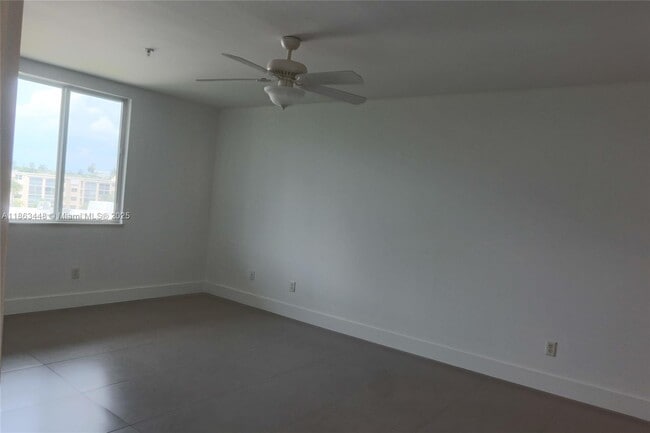 Building Photo - 555 E Dania Beach Blvd