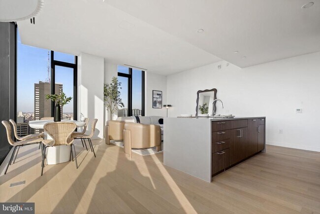 Building Photo - 210 S 12th St