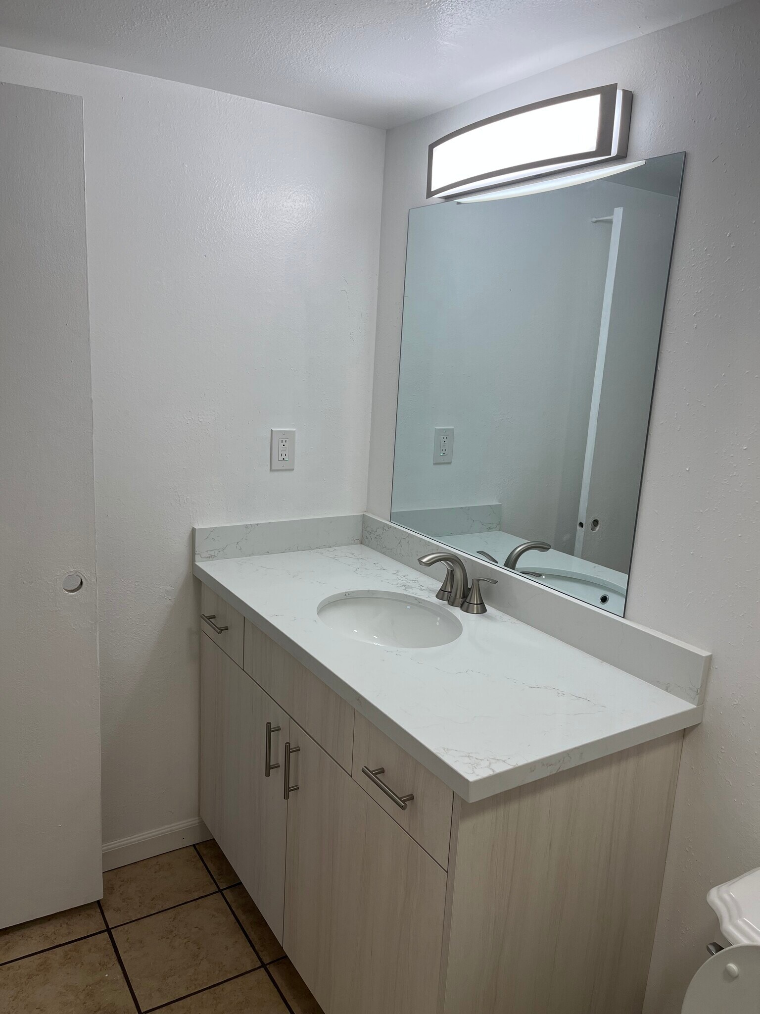 Building Photo - 435 E Creekside Cir