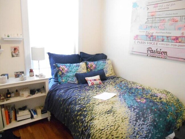 Building Photo - No Brokers Fee, Central BU Location! Walk to School, Central Campus. Central Heat/AC, Laundry on ...