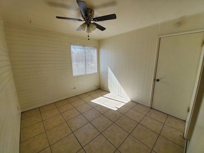 Building Photo - 1608-1610 W. Becker Lane