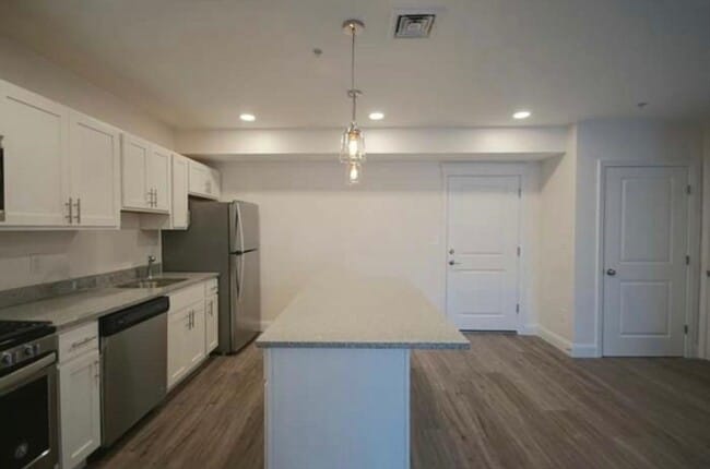 Building Photo - 693 Western Ave