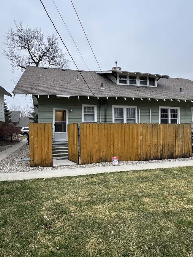 Building Photo - 426 Pueblo St