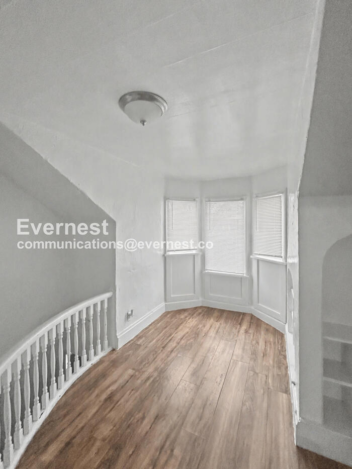 Building Photo - 3880 W 37th St