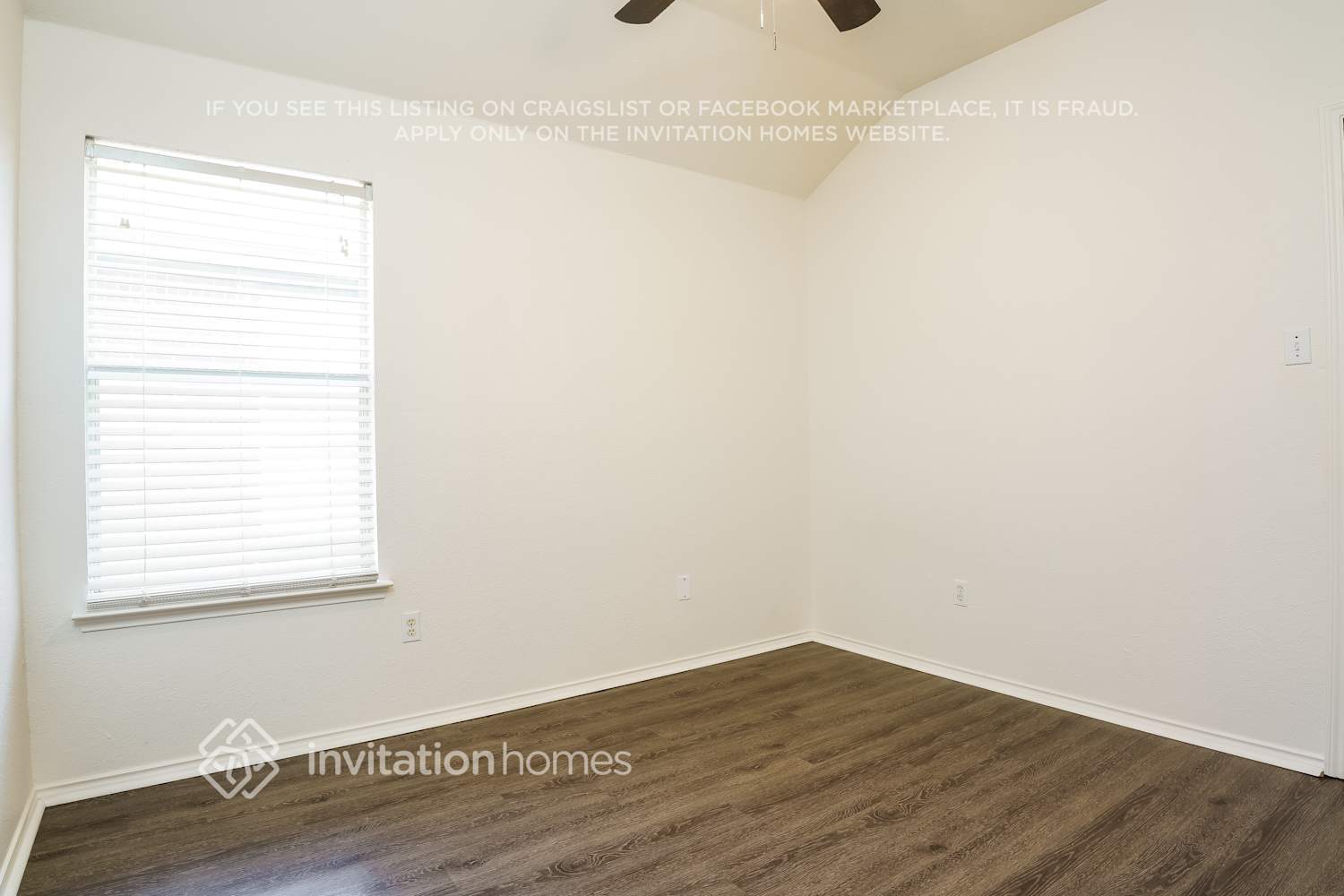 Building Photo - 1434 Vanderbilt Ln